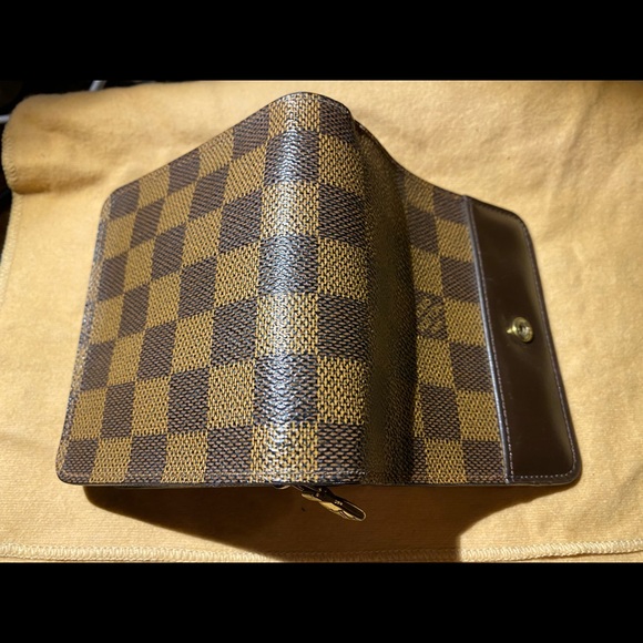 Louis Vuitton Wallet - Picture 7 of 7